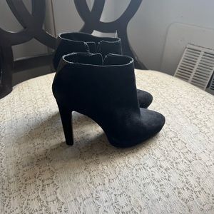 Very high heels booties from uterque